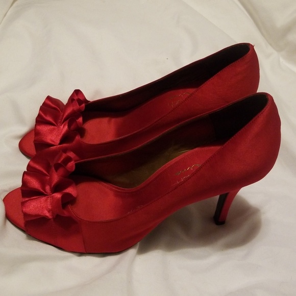 The touch of nina red heels. - Picture 2 of 6